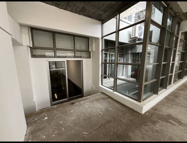 241M² OFFICE TO LET IN WOODSTOCK